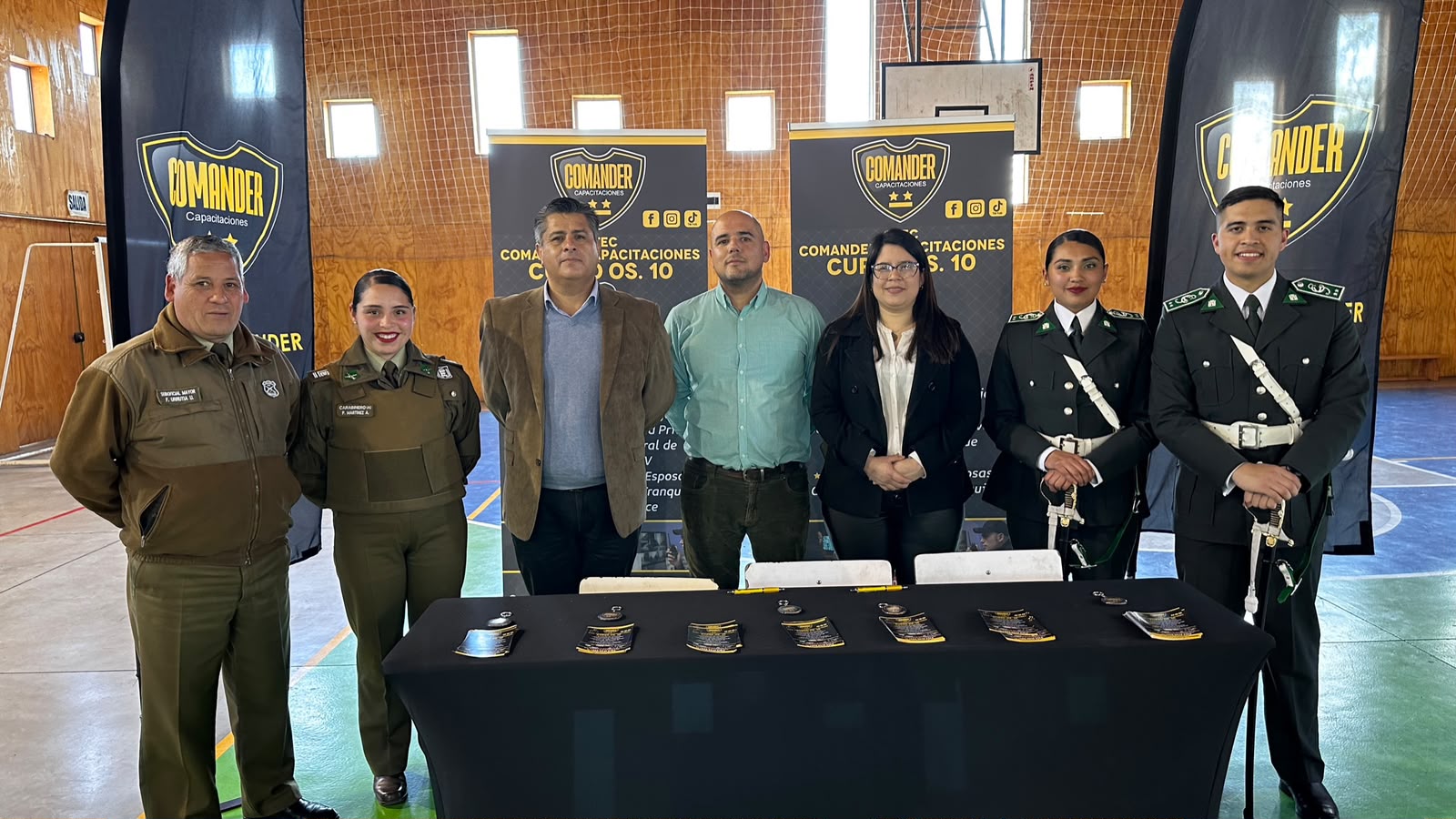 Fotografía institucional seleccionada de Comander