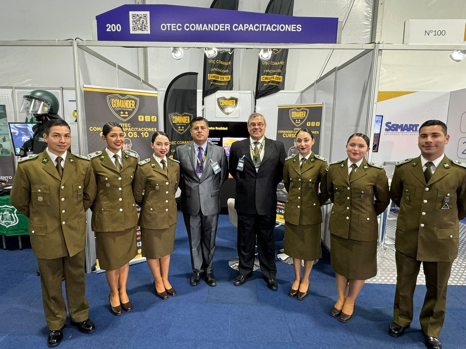 Fotografía institucional seleccionada de Comander